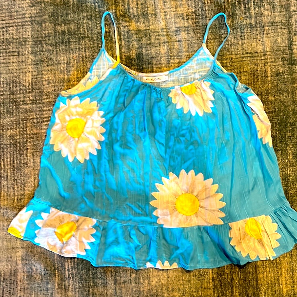 Aqua with gray and yellow daisy